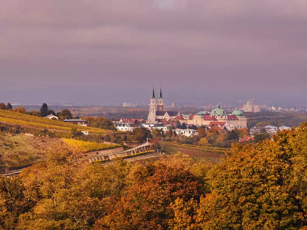 Blick-auf-Stift-Klosterneuburg_(c)Wienerwald-Tourismus_Andreas-Hofer